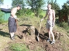 Kenny och Dennis gräver vidare. 060630