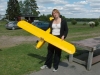 Mona med sin J3 Cub. 090521
